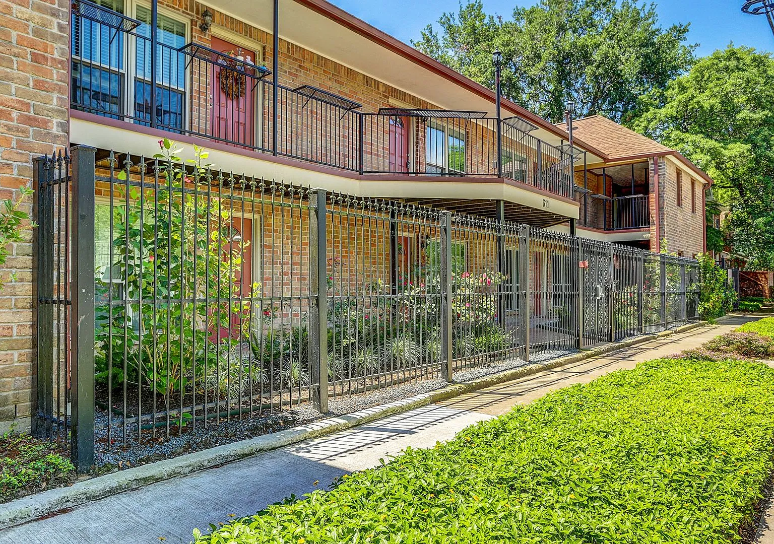 Hawthorne Apts. — Photo 1