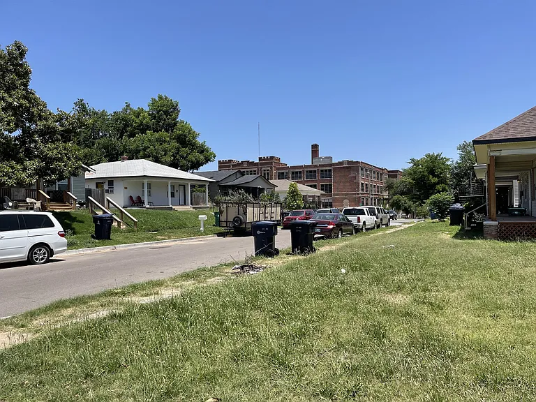 1226 NW 8th St — Photo 6