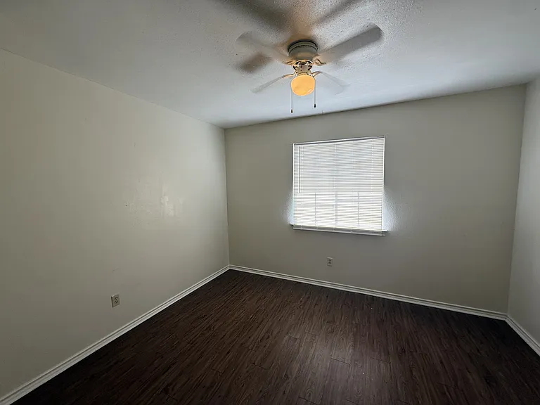 1000-1002 Sagewood Trl — Photo 2