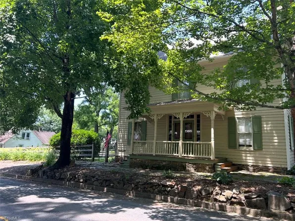 5556 Main St, Bethania, NC 27010