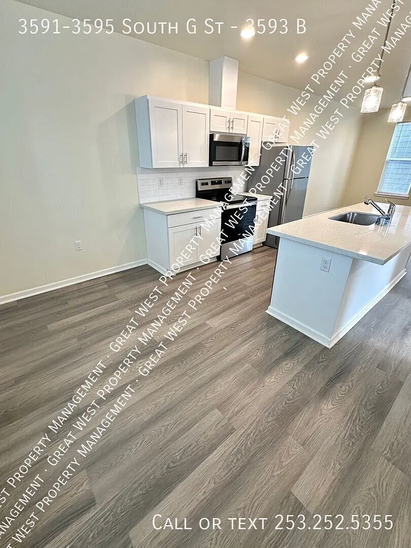 Spacious 2 Bed/ 2 Bath Townhome in a well-maintained Gated Community! — Photo 3