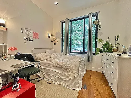 275 Menahan St Photo 1