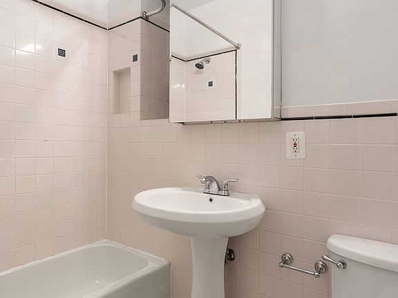 5th image of 331 E 33rd St APT 1D