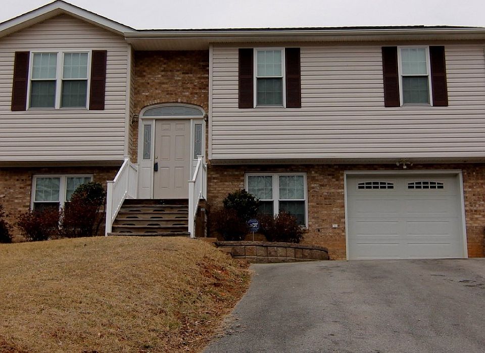 For Sale: 3305 TROXELL RD SE, Roanoke, Virginia 24014