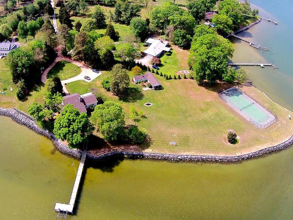 1st image of 671 Edgewater Ln