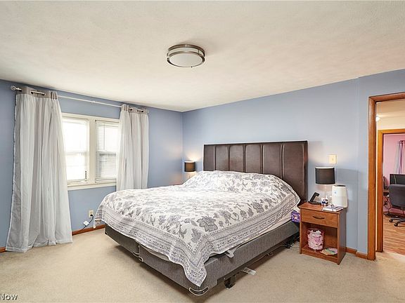 4th image of 1359 Beaconfield Rd