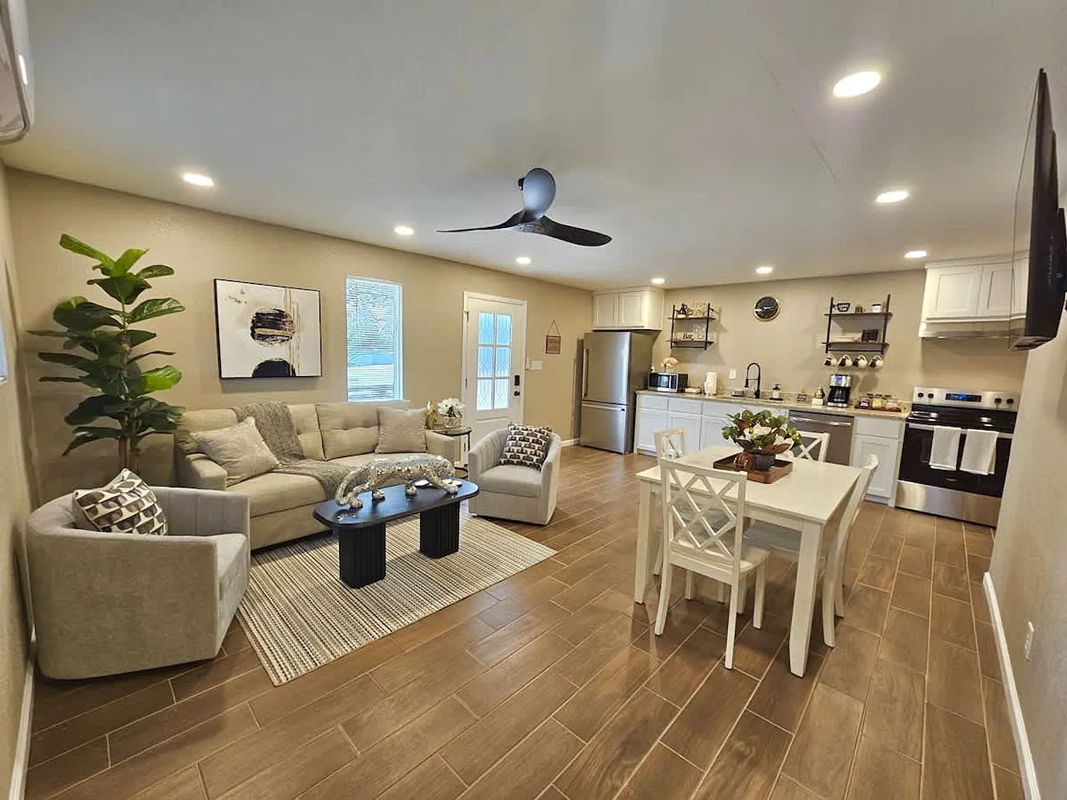 1 bed, 1.0 bath, $2,943 — Photo 1