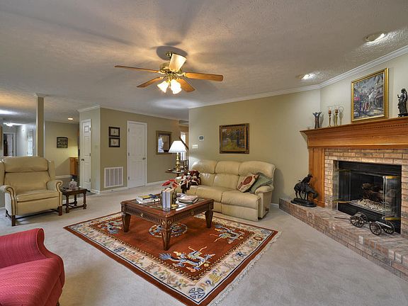 4th image of 8021 Maple Run Ln