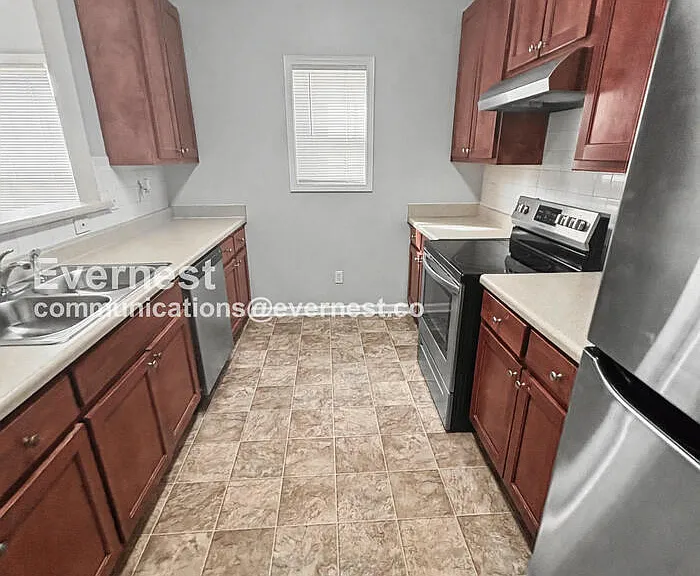 8637 Thomas Rd — Photo 2
