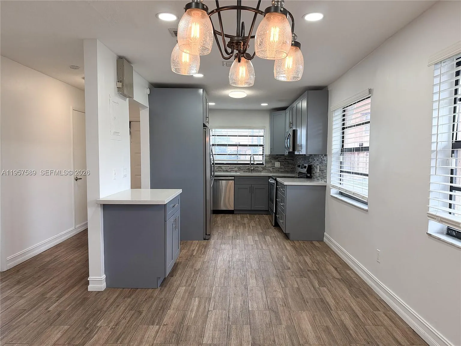 Westview Condominium No T — Photo 3