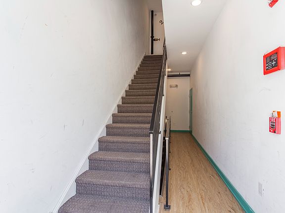 4th image of 1636-54 W Flora St #3B