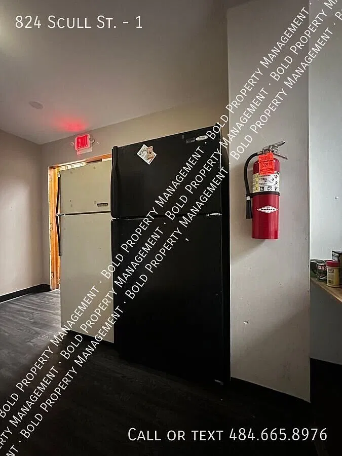 1 Room Unit — Photo 4