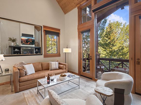 3rd image of 102 Sunny Ridge Pl #102