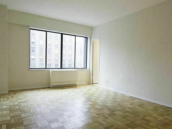 4th image of 900 Park Ave APT 7D