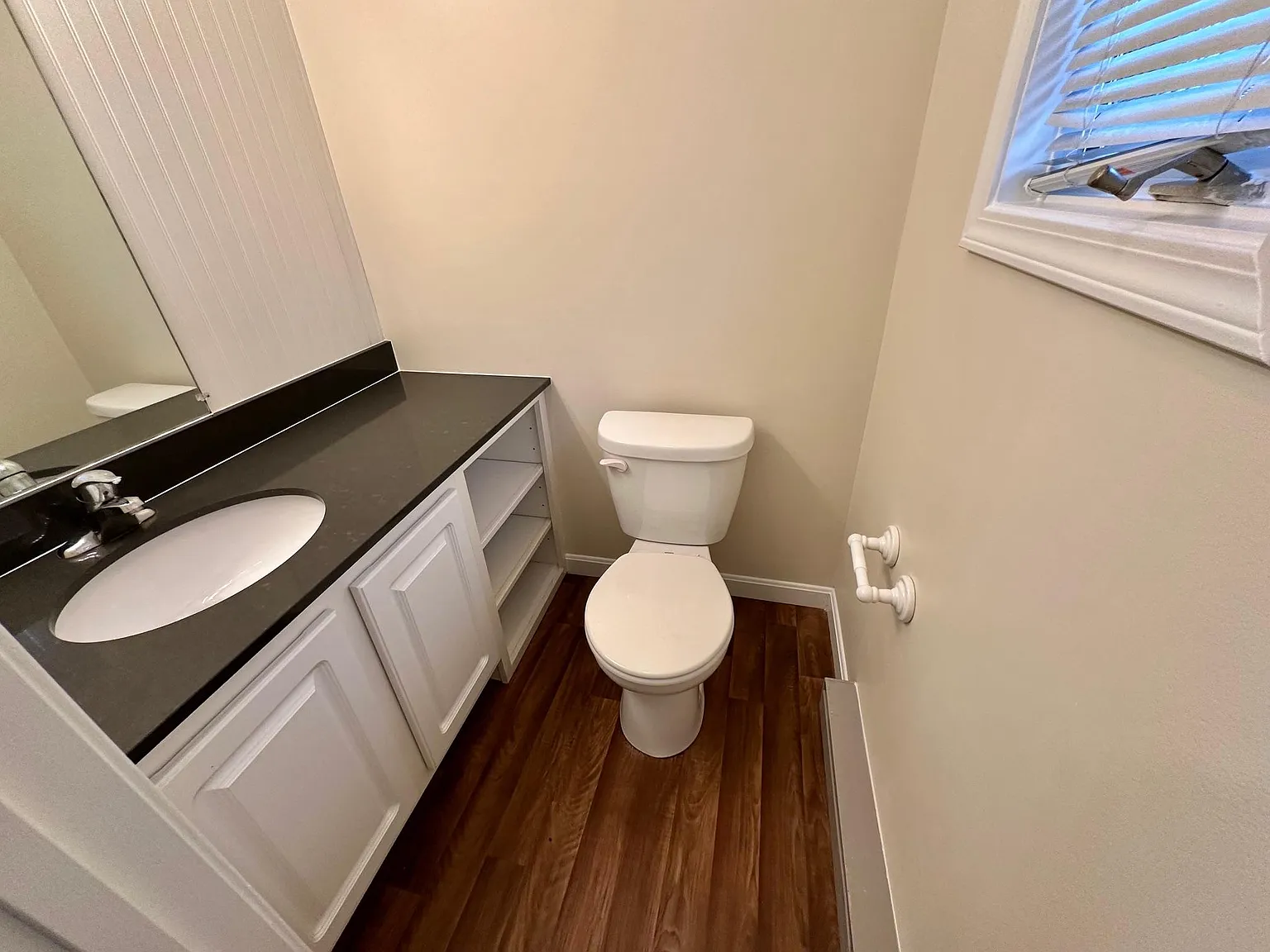 3 bed, 1.5 bath, 1300 sqft, $2,800 — Photo 4