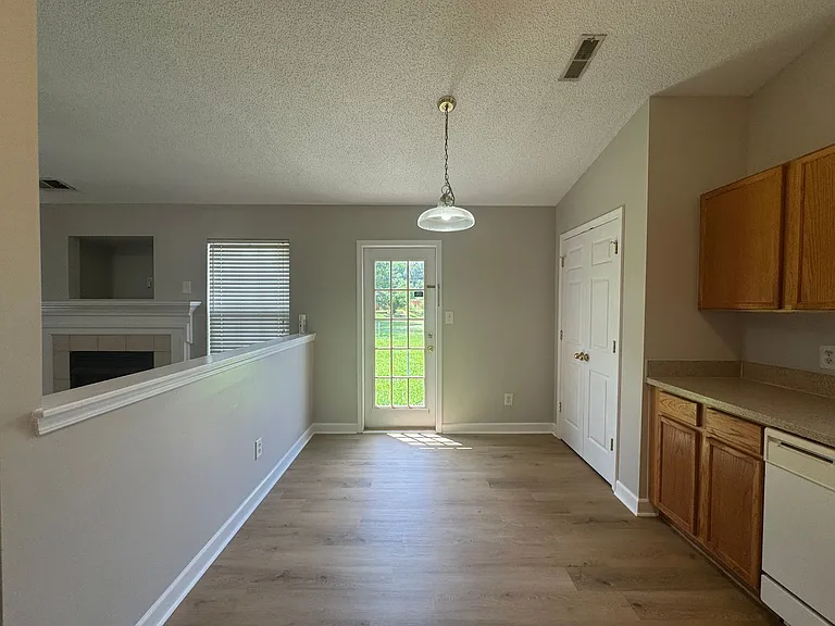 521 River View Dr — Photo 9