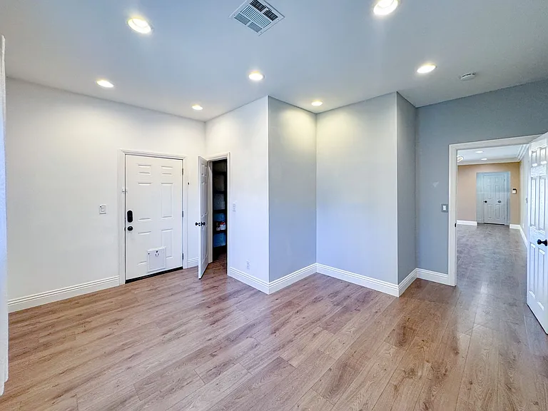 3017 W 84th St — Photo 10