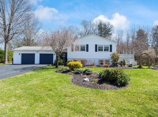 866 Huntingdon Drive, Schenectady, NY 12309