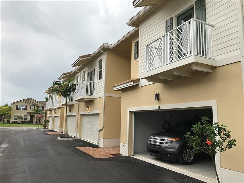 1st image of 82 Palm Ln