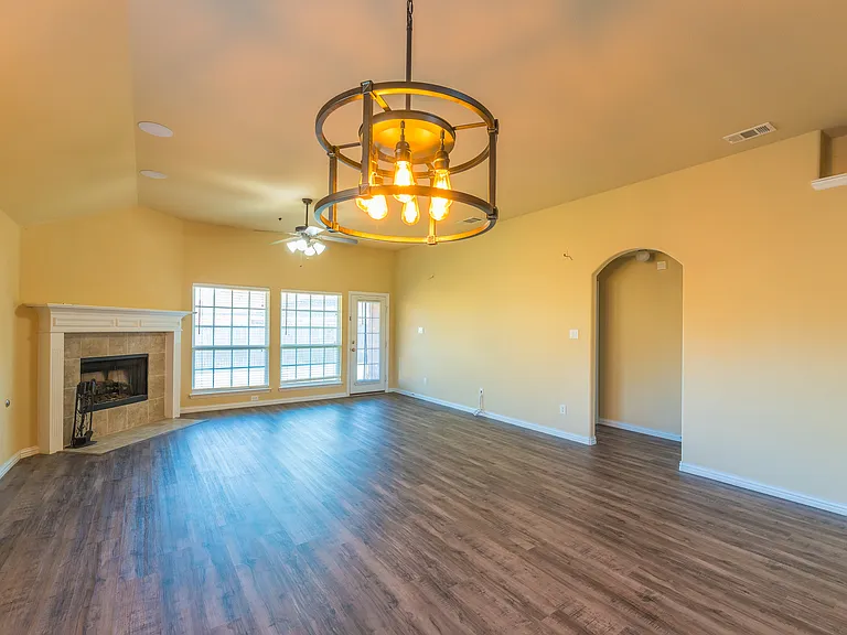 918 Witherby Ln — Photo 13
