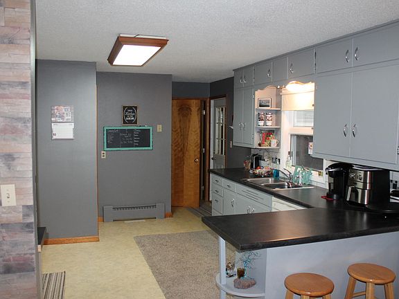 2nd image of 708 Okoboji Ave