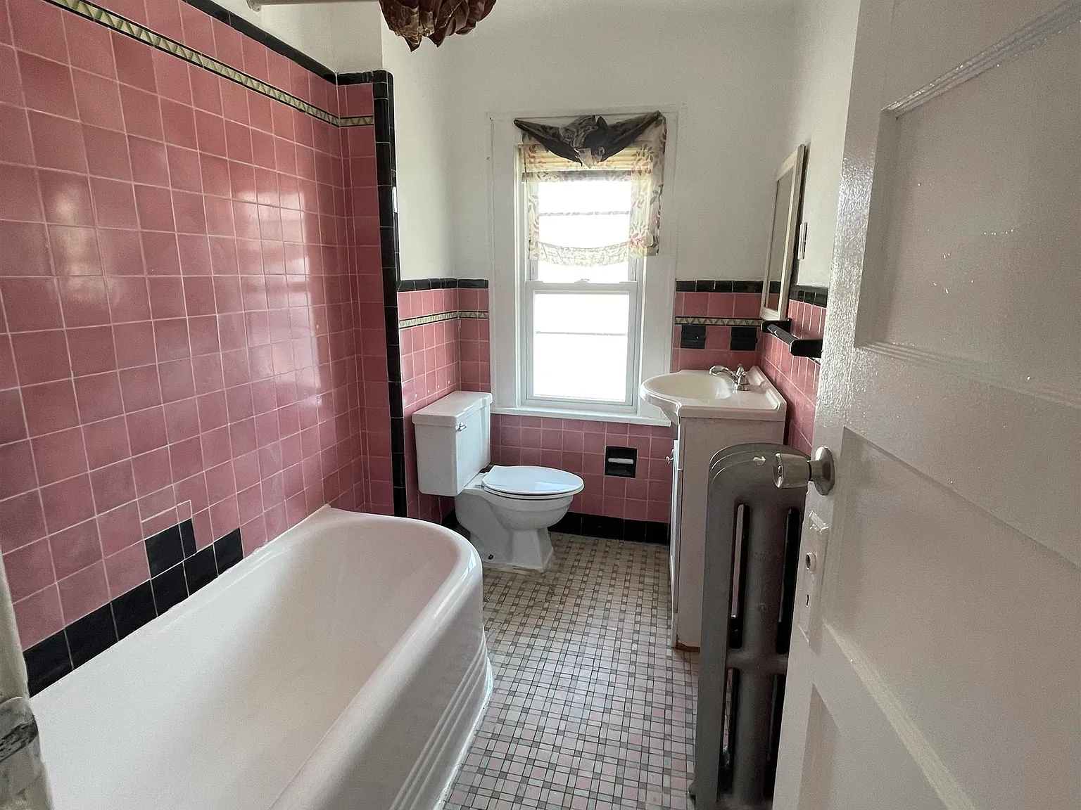 3 bed, 1.0 bath, $3,000 — Photo 4
