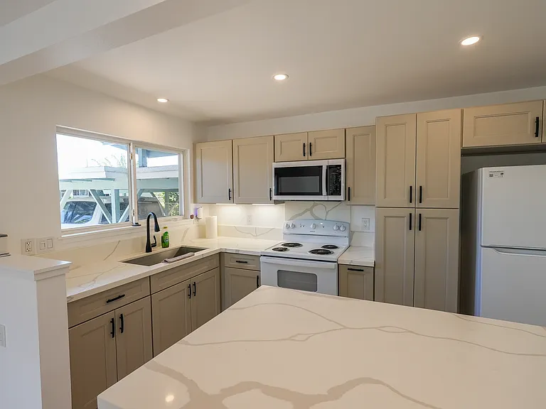 66-073 Alapii St — Photo 2