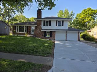 8910 W 94th St, Overland Park, KS 66212