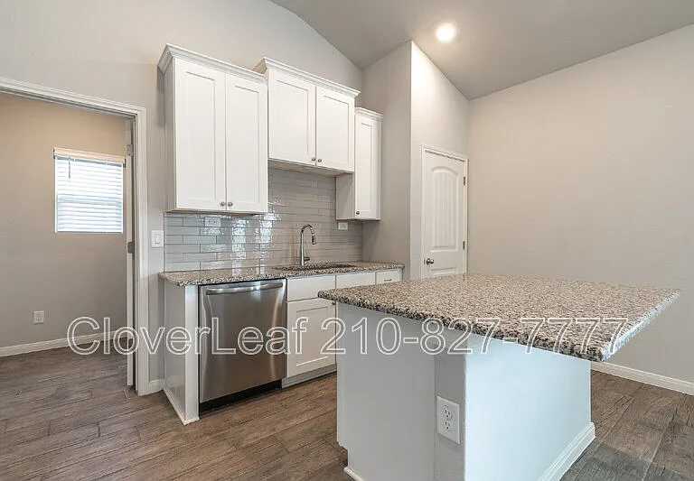 524 Willow Valley St — Photo 18