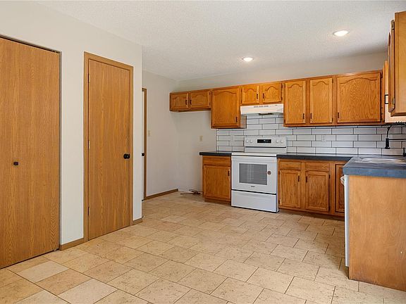 5th image of 238 Greenbrier Dr