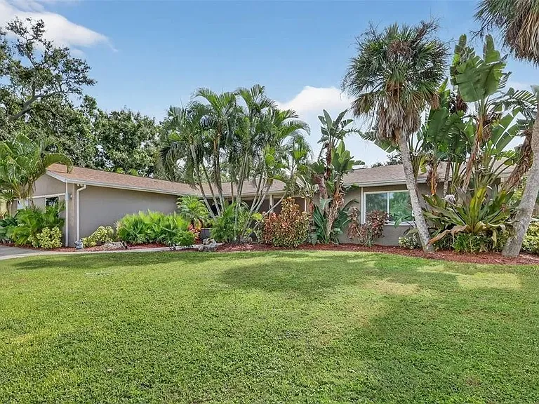 1886 Southpointe Dr — Photo 19