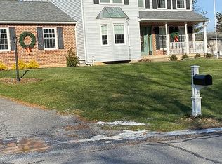 543 Oak Tree Ln, Nazareth, PA 18064