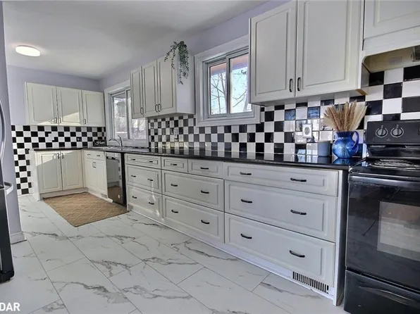 327 Delia St, Orillia, ON L3V 1H1