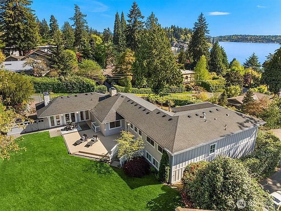 2nd image of 29 94th Avenue NE