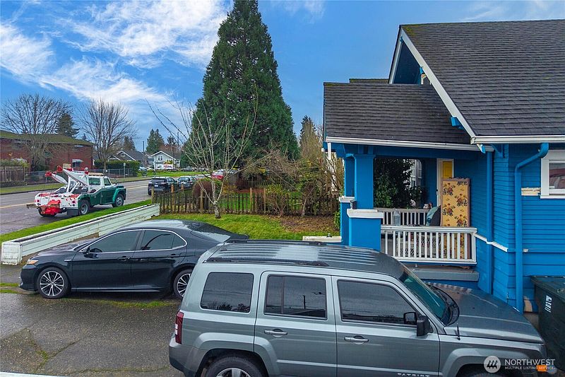 5th image of 3812 S Thompson Avenue