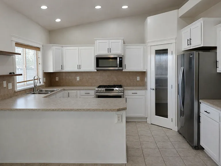 220 NE Greystone Loop — Photo 9