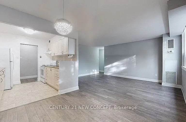 7451 Yonge St #101 — Photo 27