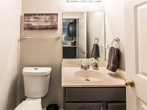 2nd image of 6855 Woodland Ave Unit 910