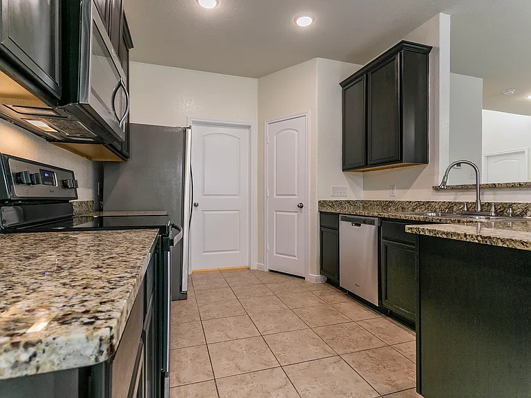 211 Azalea Way — Photo 32