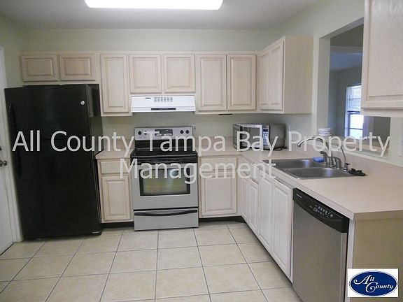 3rd image of 7520 N Sanibel Cir