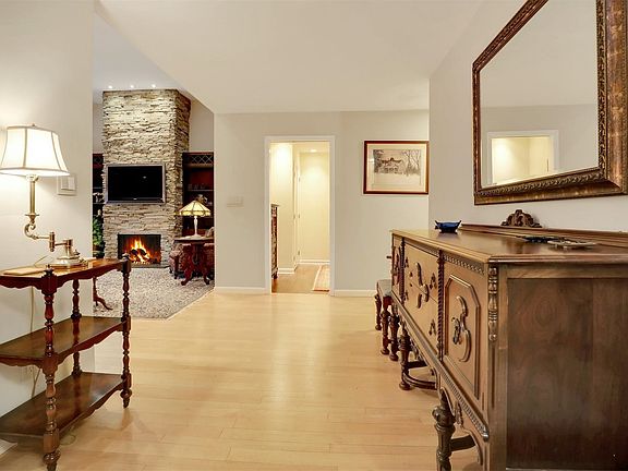 4th image of 274 Helm Ln #274