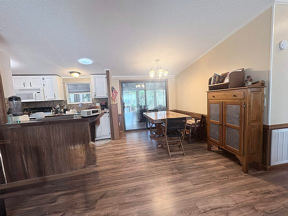 3rd image of 3095 Palmetto Dr.
