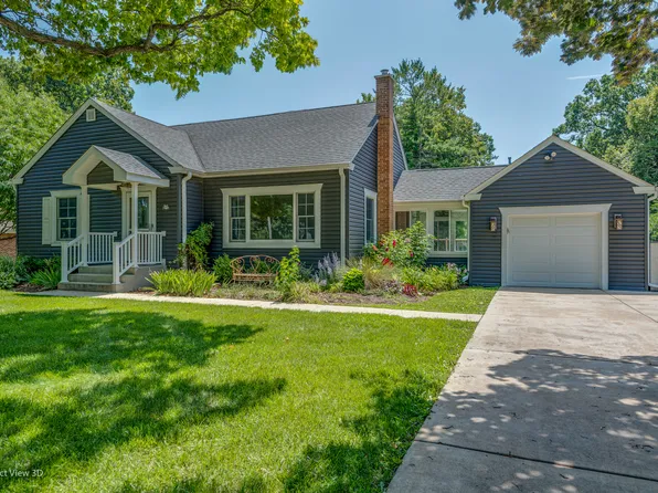 855 Schomer Rd, Aurora, IL 60505