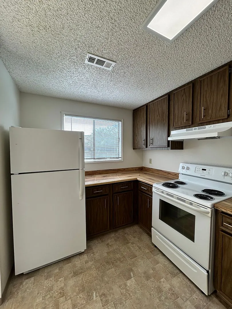 846 Homedale Road — Photo 4