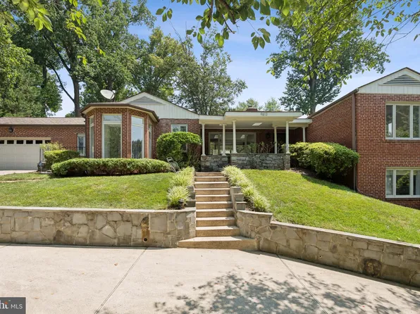 9613 Barroll Ln, Kensington, MD 20895