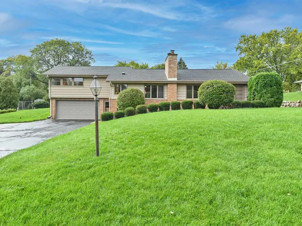 15205 High Knoll LANE, Brookfield, WI 53005