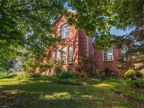 94 Manor Rd, Loyalist, ON K0H 1G0