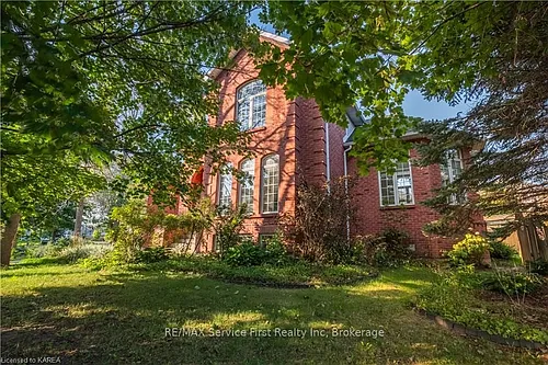 94 Manor Rd Photo 1