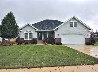 182 W 127th Ave, Crown Point, IN 46307