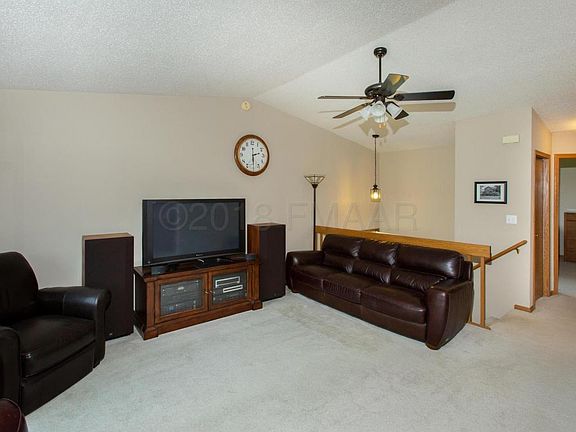 4th image of 608 38th Ave S